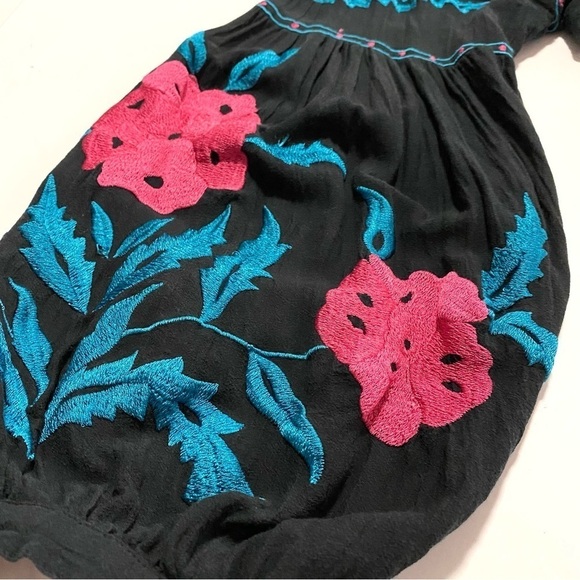 Roja Black Embroidered Tunic Top Blouse Size Medium Boho Peasant Floral - Picture 10 of 15